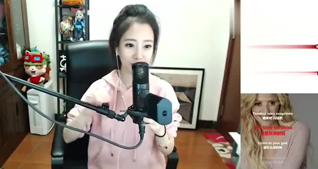 冯提莫化身足球宝贝，跟着提莫一起感受世界杯激情！免费观看