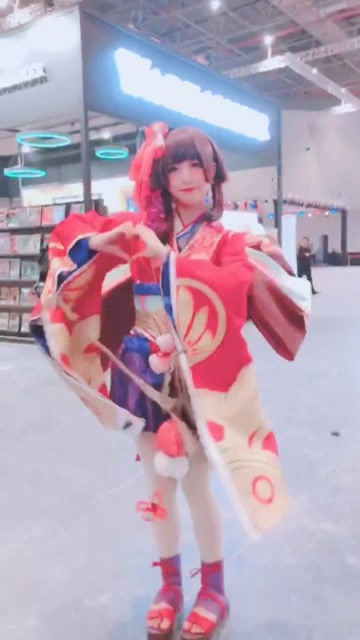 绝世舞曲大摇摆！阴阳师闺蜜团的四位coser小姐姐，你pick几号？免费观看