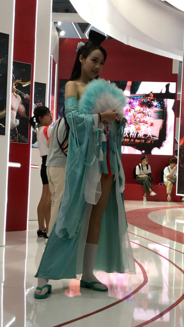 完了，怎么办，好像被她发现了！免费观看