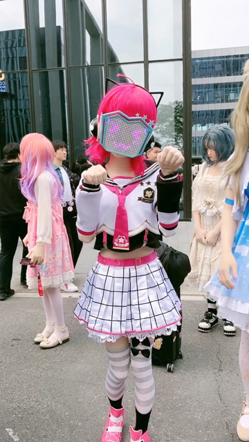 小姐姐这太阳能的面具，厉害了！免费观看