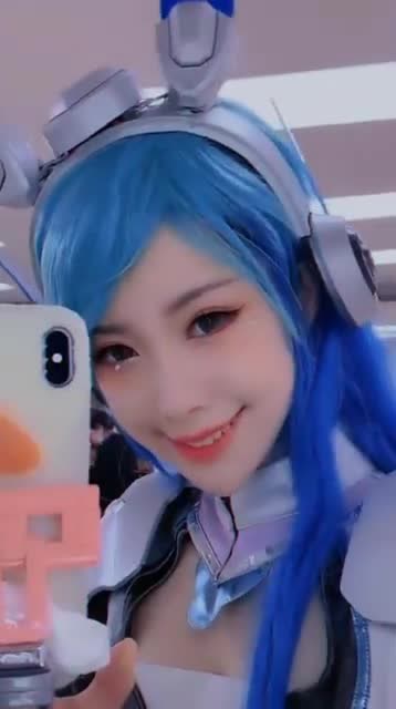 小姐姐cosplay貂蝉，笑起来那一刻，我承认我被惊艳了！免费观看