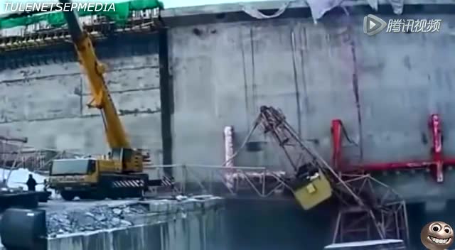 絕對災難！大型吊車毀滅事故終極大盤點 (211播放)