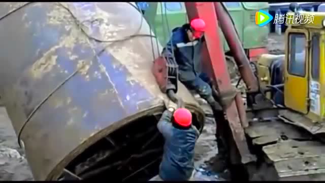 當吊車發生事故的可怕后果 地都在震太猛了 (219播放)