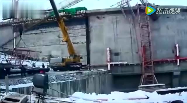各地吊車驚險作業事故集合 (205播放)