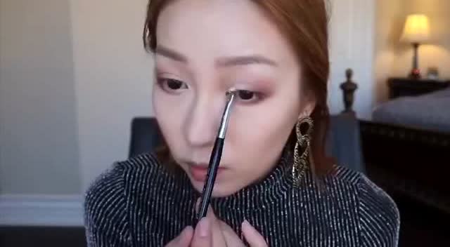 让男朋友来解说你的彩妆过程会是什么体验？