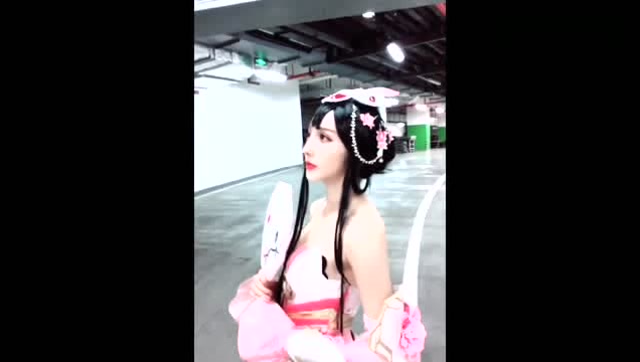 王者荣耀cosplay甄姬2周年皮肤游园惊梦，我要玩法师免费观看