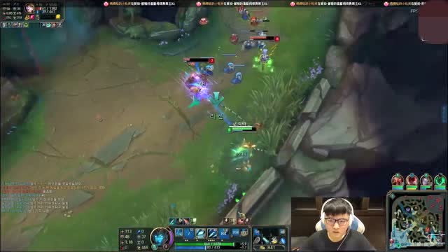 UZI滑板鞋1V2,对面女警亮牌惹怒UZI：我让你亮图标！免费观看