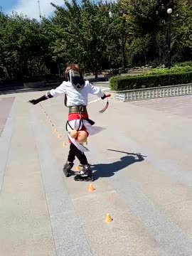 这装备简直太赞，李白来参加轮滑大赛了免费观看