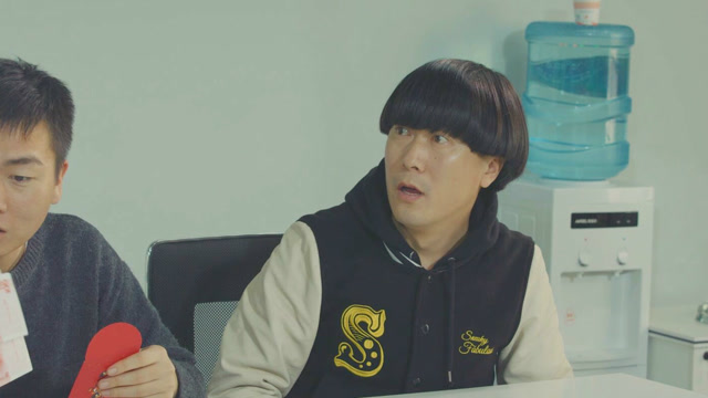 陈翔六点半：职员把老板照片撕得粉碎，反而拿上万奖金！