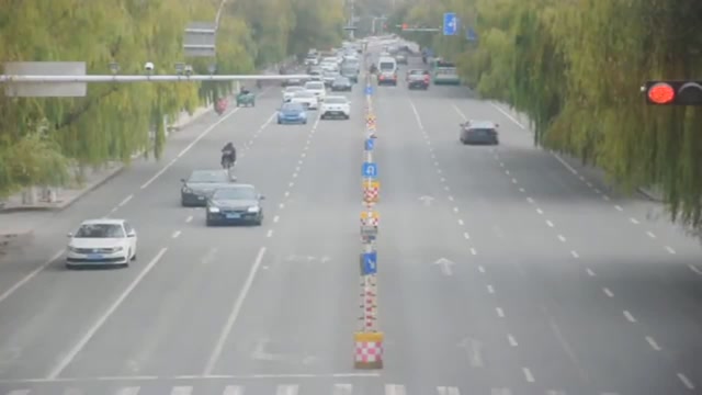 新手吊車司機把事故越野車吊起, 感覺不對勁, 下秒果然攤上大事了 (229播放)