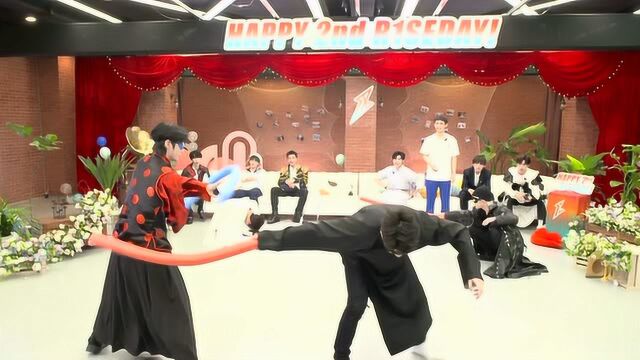 蒙眼游戏第三轮,也哥开发“醉拳”打法