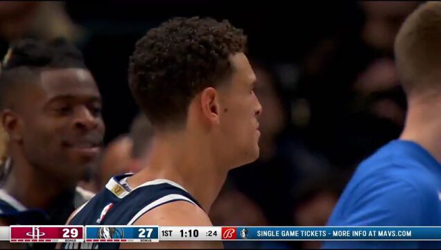 NBA常规赛：火箭vs独行侠第1节中文解说回放