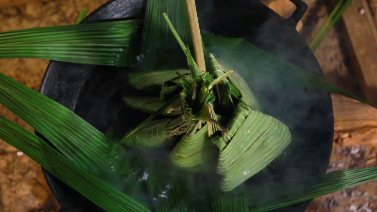 尝鲜啦!云南专属限量版美味大叶仙茅粑粑