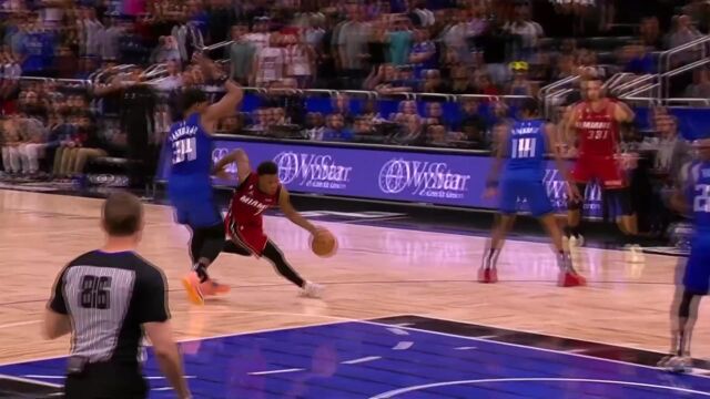 关键进攻毫不手软 洛瑞碾压突破反篮命中关键球