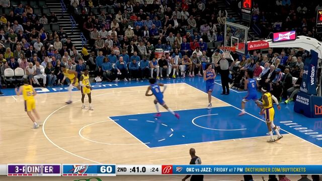 施罗德外线三分命中 里夫斯穿针引线助飞范德比尔特