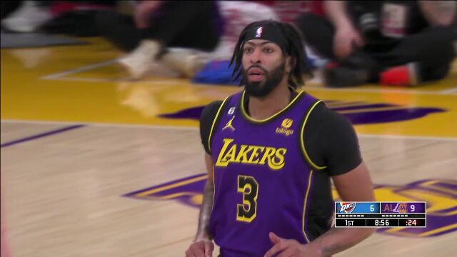 将最强点的优势发挥到极致 戴维斯制霸禁区连投带扣轰下6分