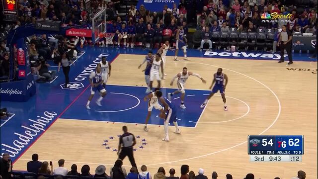 与身高不符的灵活！恩比德低位丝滑转身放篮得手