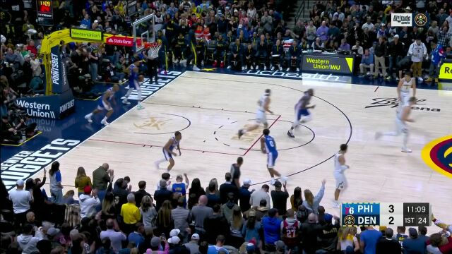 约老师内线出手 硬刚防守霸气上篮