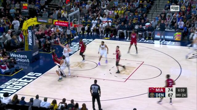 约基奇收下篮板送出长传 波普不负所望三分正中靶心