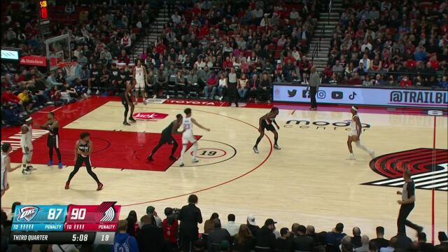 亚历山大转身上篮行云流水 多尔特外线开火三分稳稳命中