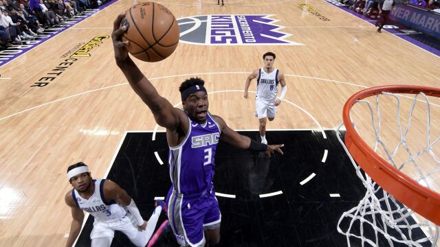 戴维斯vs独行侠集锦 全场22+6+3高效投射表现亮眼