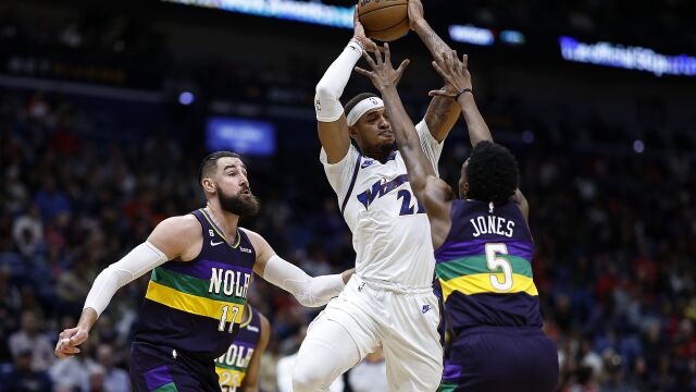 加福德vs鹈鹕集锦 砍下21+12连续上演飞天暴扣