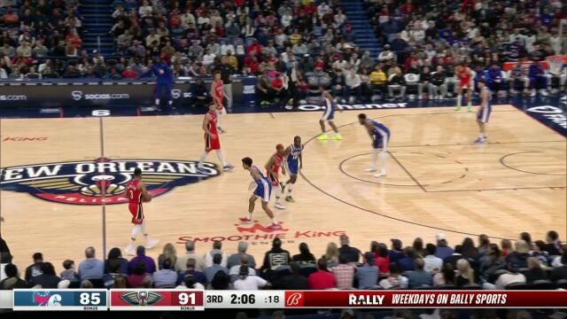 被逼到绝境了怎么办 麦科勒姆斜着身子抛投展现柔和手感