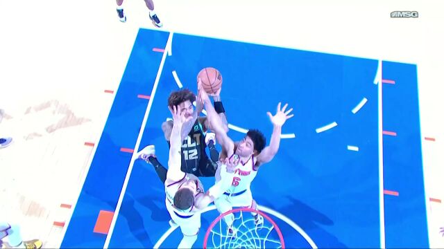 碾着防守冲入禁区 乌布雷飞身上篮打成2+1