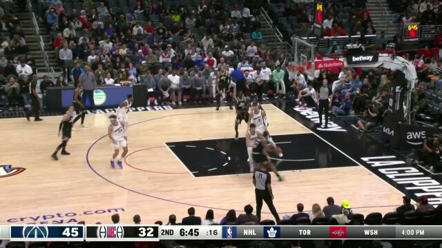 我出手点你就是够不到！小卡绝活儿对抗中投稳稳命中