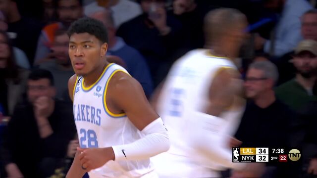 詹姆斯连线八村垒 张弓搭箭三分入网