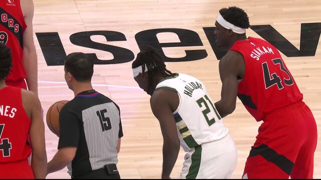 NBA常规赛：猛龙vs雄鹿第1节英文解说回放