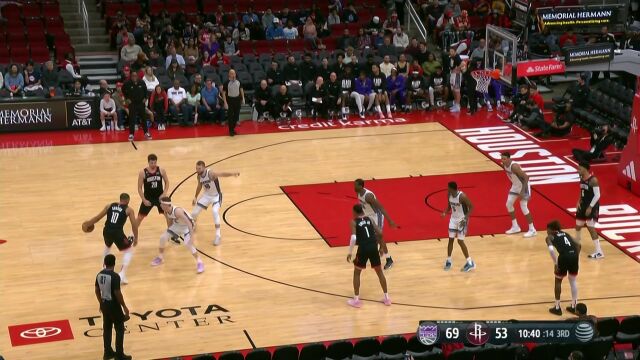 天降火雨熯天炽地 马丁默里杰伦格林相继命中三分