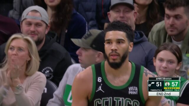 时间掌控得刚刚好！塔图姆反击欧洲步上篮灯亮球进