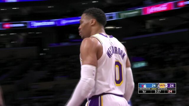 少爷还是那么强硬 威少硬刚哈里斯打进2+1