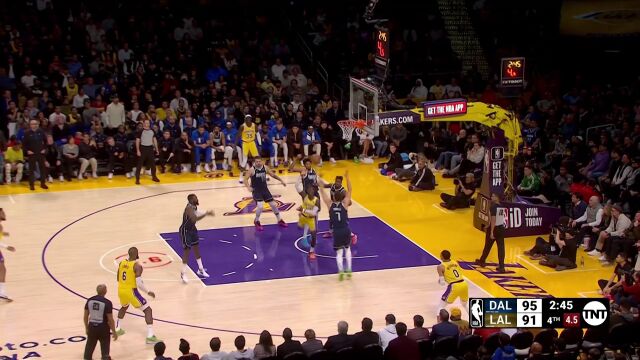 价值连城！威少与加布里埃尔一左一右两记三分强势扳平