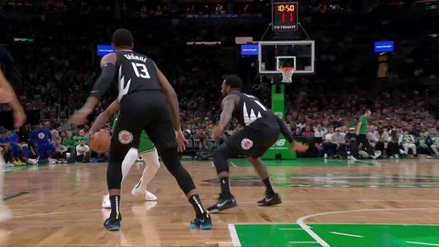 配合默契！布朗高抛喂饼威廉姆斯顺势上篮得手