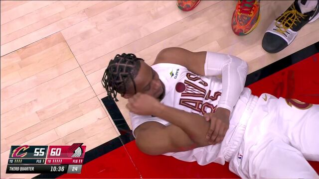 默契配合撕裂禁区 艾伦连线奥科罗空接上篮得手