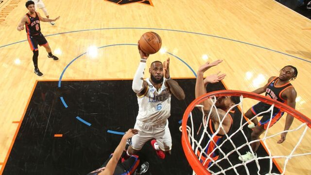 NBA·湖人加时险胜尼克斯