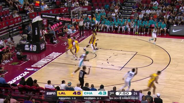 接球就投！斯科特抬手三分一击中的