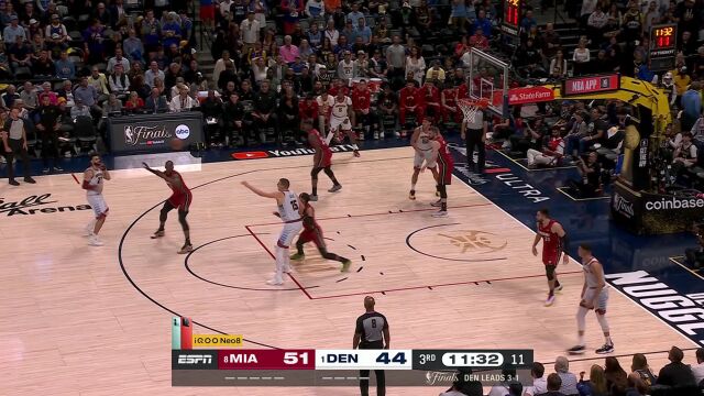 面对错位果断抓住机会！约基奇背打强吃文森特打进2+1