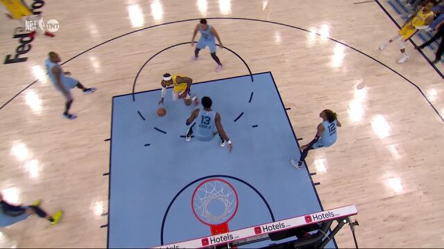 小手一抖助攻到手！ 范德比尔特连线浓眉两分轻松入账