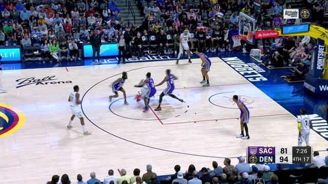 人类助攻天花板！史密斯杀进篮下回头望月妙传托马斯-布莱恩特三分命中