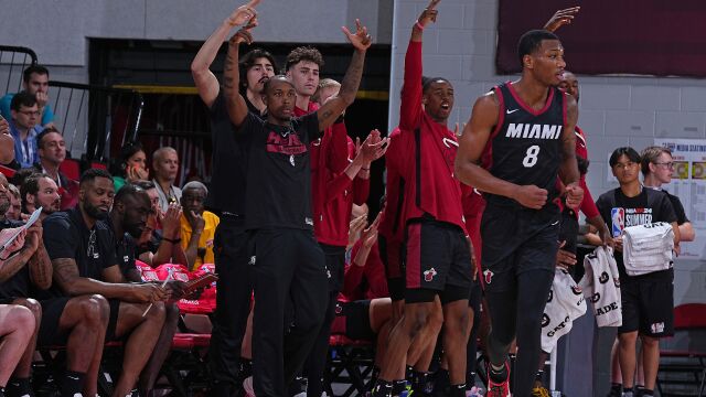 热火vs雄鹿精华集锦 热火全面压制19分大胜雄鹿