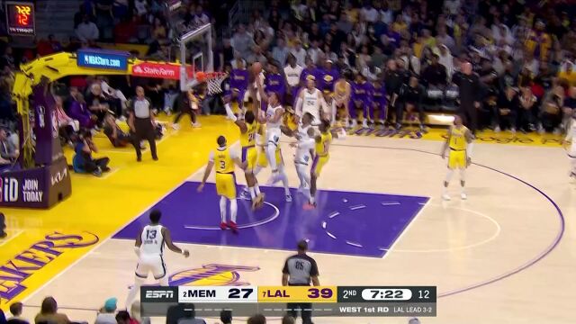 恐怖的进攻效率 八村垒攻防一体防守得分手拿把攥