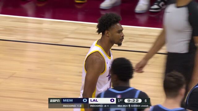 展现身体天赋！洛夫顿内线强吃防守打成2+1