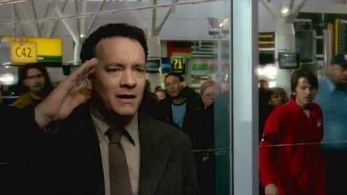 举拖把冒险拦飞机 老清洁工遭逮捕