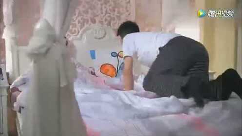 妻子怀孕妈妈不让儿子上床，刚刚上床就被妈妈发现了
