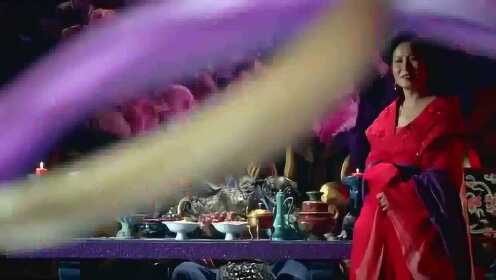 女子从天而降,惊艳了众人,实在长得太漂亮了