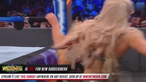 女子摔跤比赛,两女不分上下,现场激烈,太精彩了 - 腾讯视频