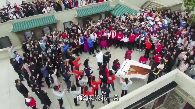 武汉大学:黉门新启唱祖国